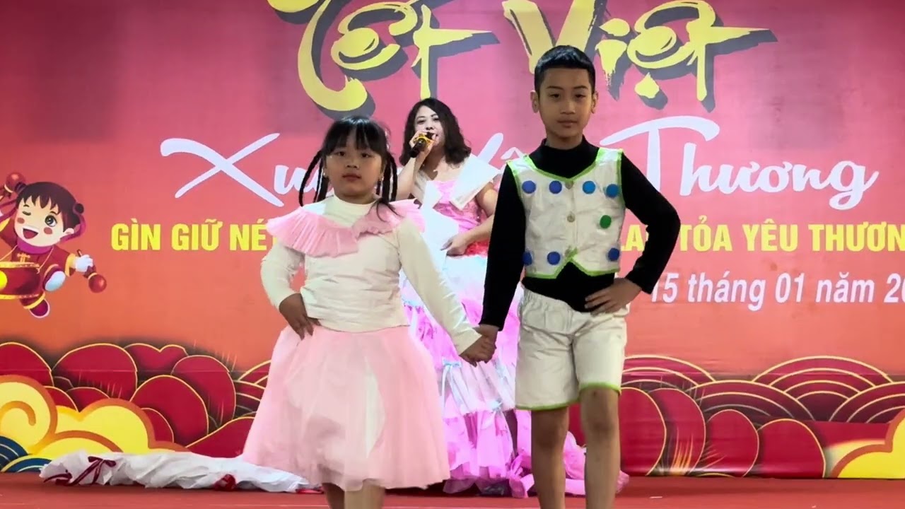 Trình diễn thời trang lớp 2B