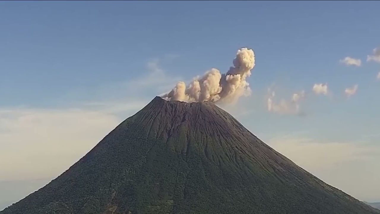 Alerta ante una posible erupción del volcán Chaparrastique en El Salvador