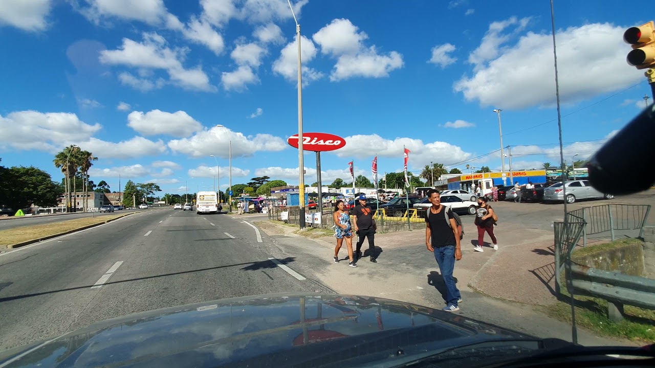 Ciudad de Pando en vísperas de Reyes. 5 enero 2022 Canelones, Uruguay. Piscuajo