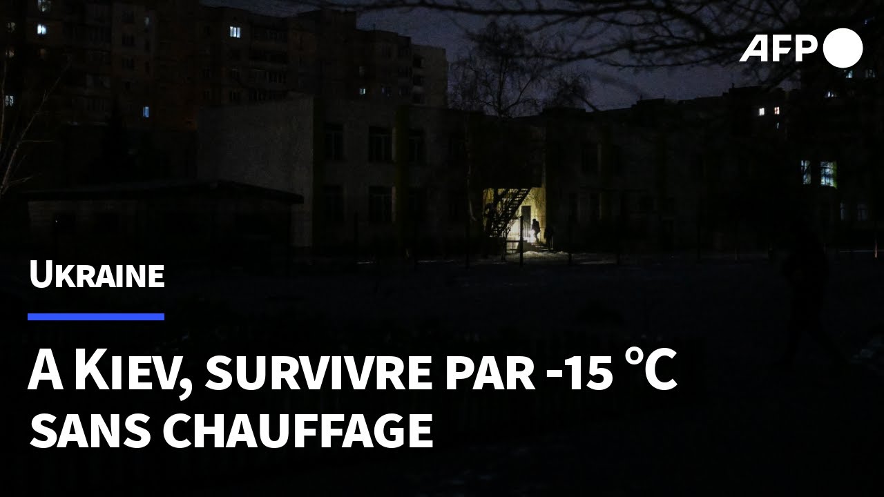 Lampe de poche et cabane de draps: sans chauffage, les habitants de Kiev en mode survie | AFP