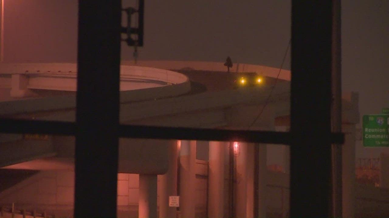 DFW road conditions: Cars struggle to get up Dallas highway bridge