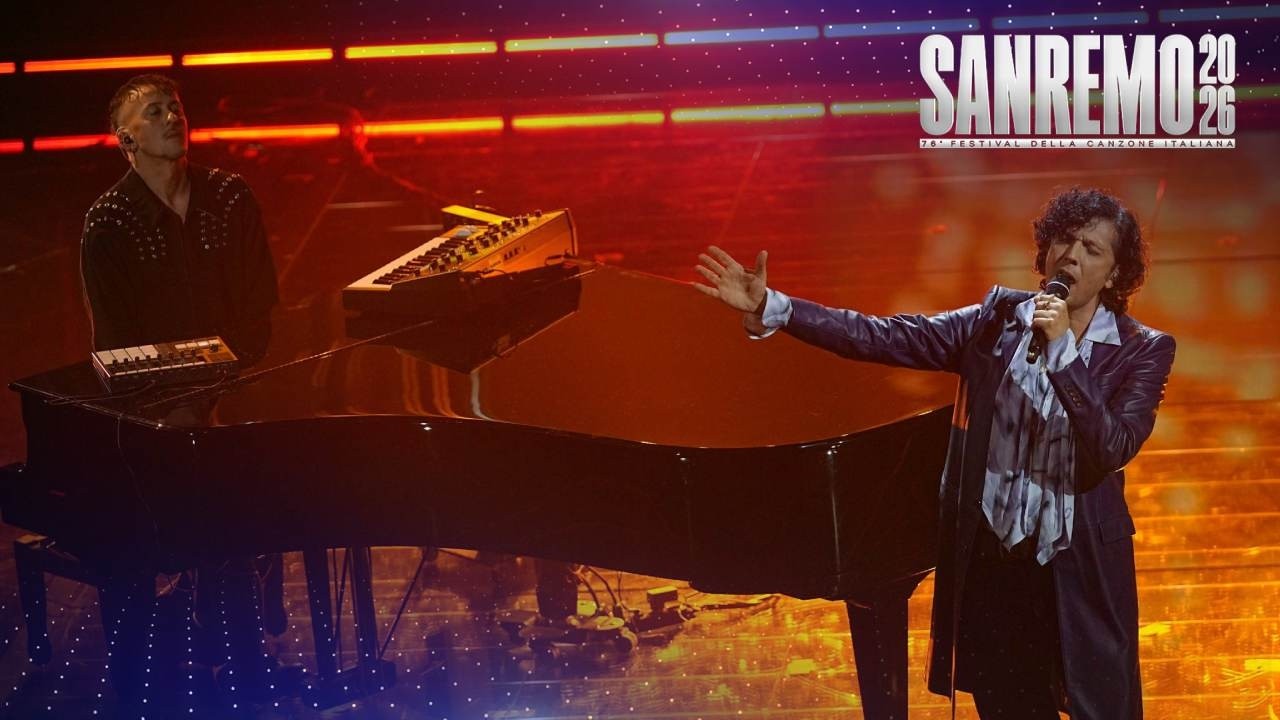 Sanremo 2026 - Ermal Meta accompagnato al pianoforte da Dardust canta Golden Hour