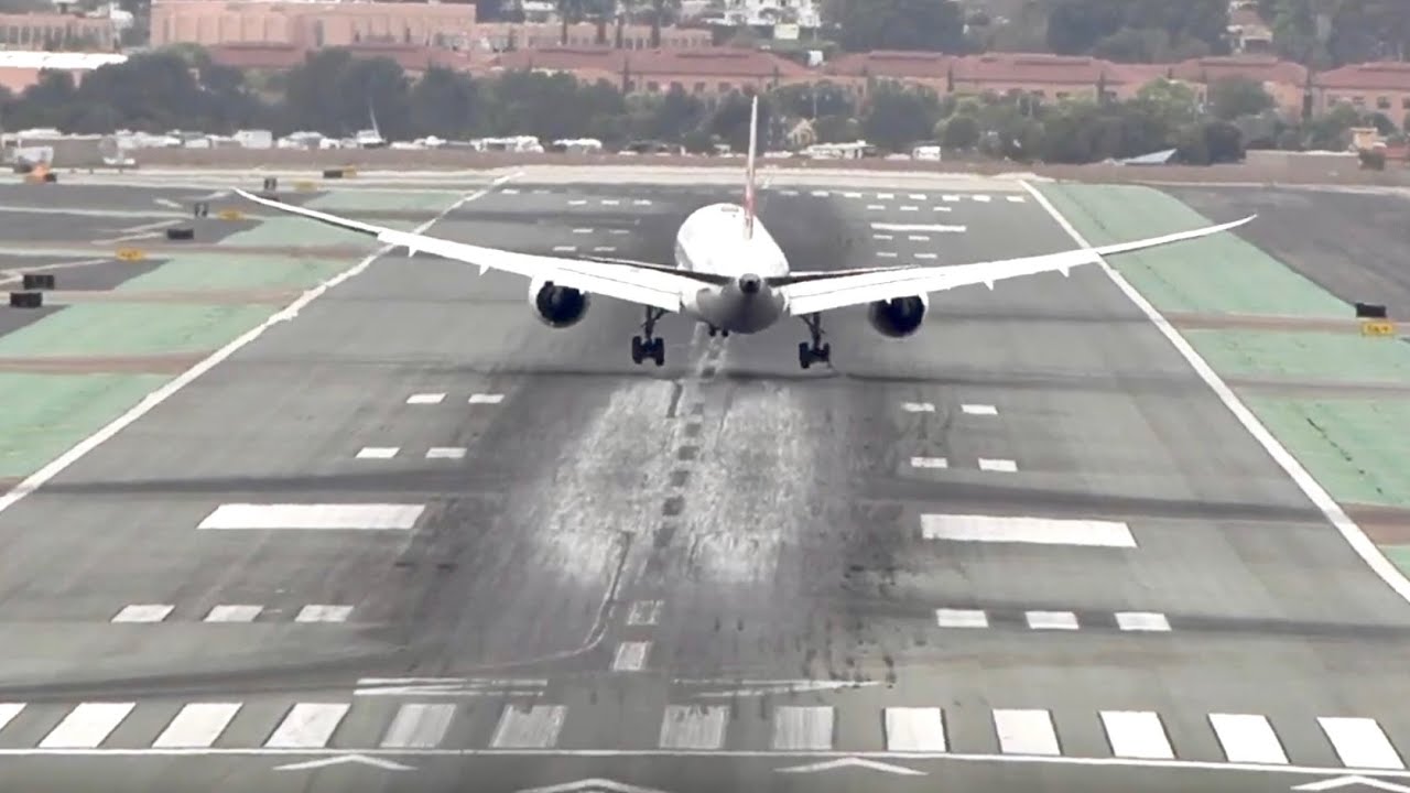 Plane Runs Out Of Runway