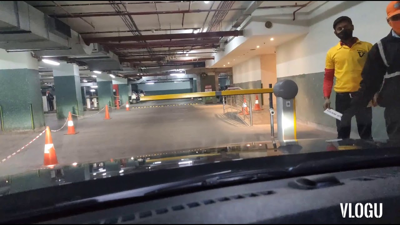 Parking in New Delhi Mall