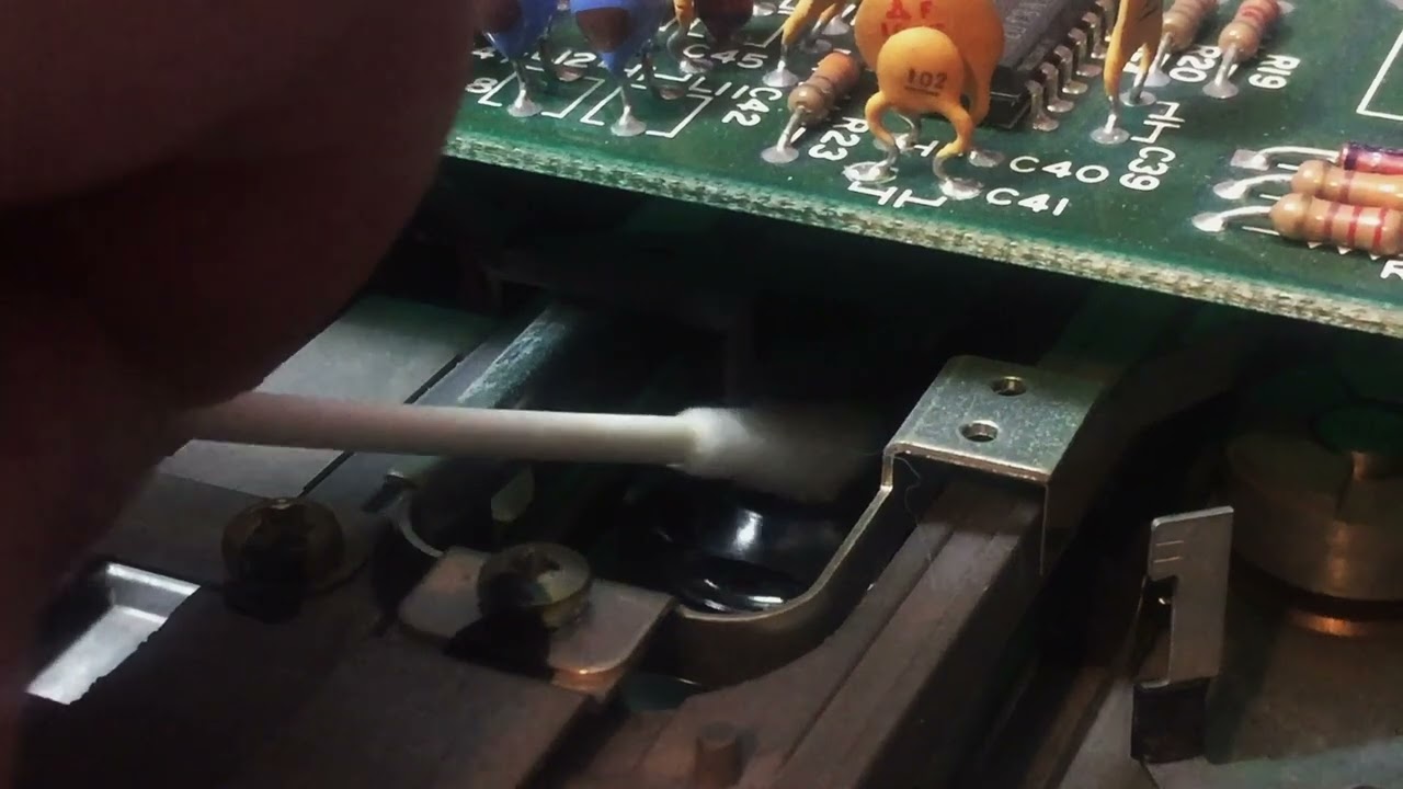 Commodore 1541 Floppy Disk Drive Head Cleaning Closeup View! - C64 Vic-20 C128 PET - Episode 1146