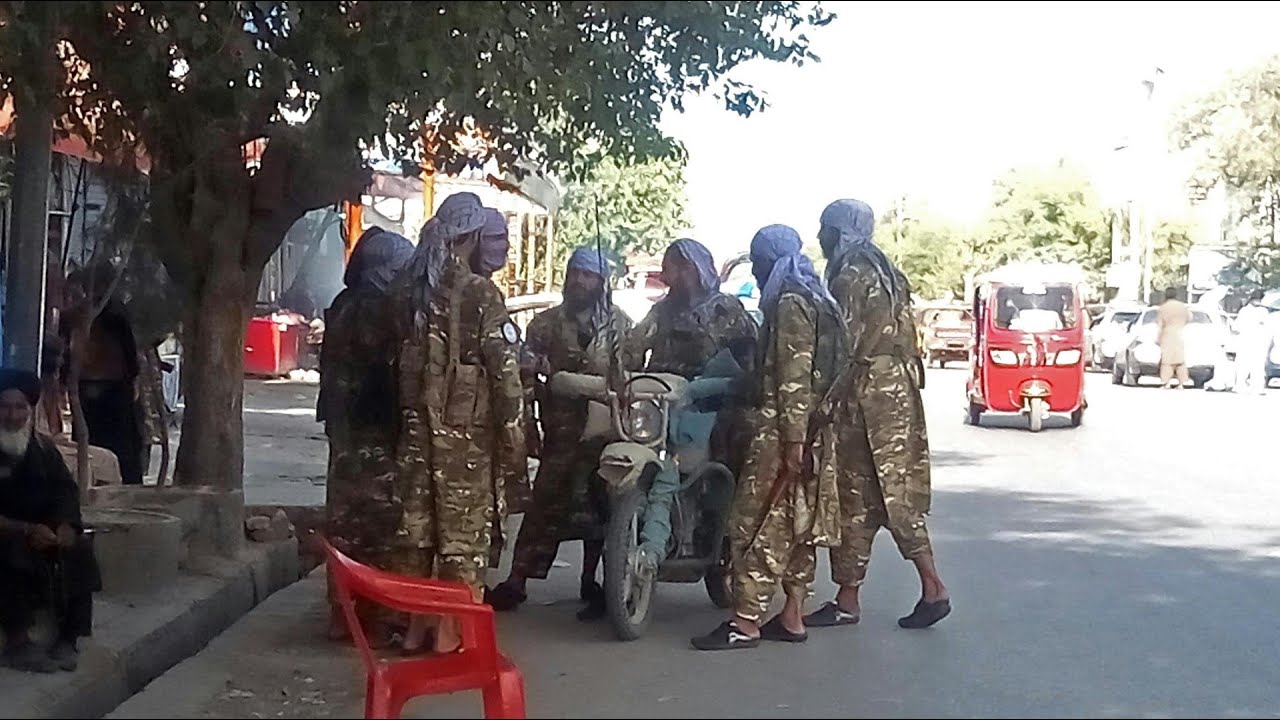 Taliban patrouillieren durch Kundus | AFP