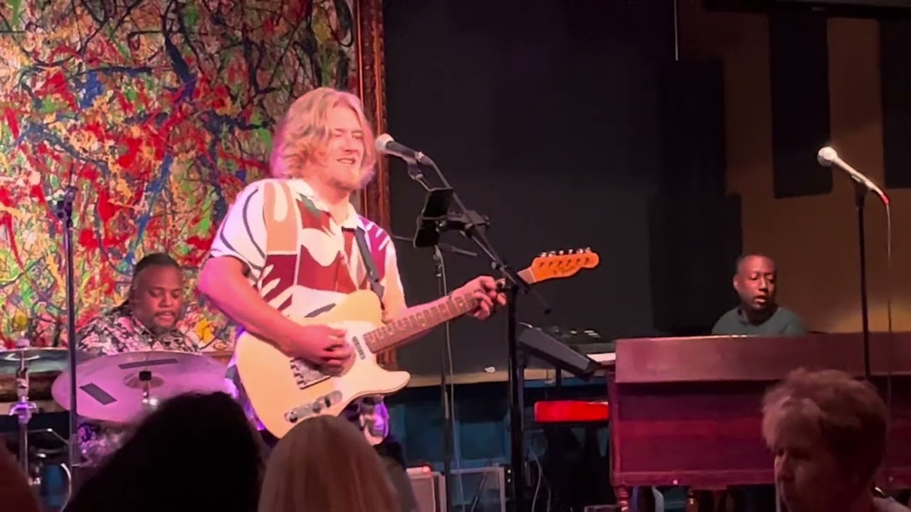 It Keeps You Runnin’- Helpling Live @ The Jazz Kitchen (Doobie Brothers Cover)