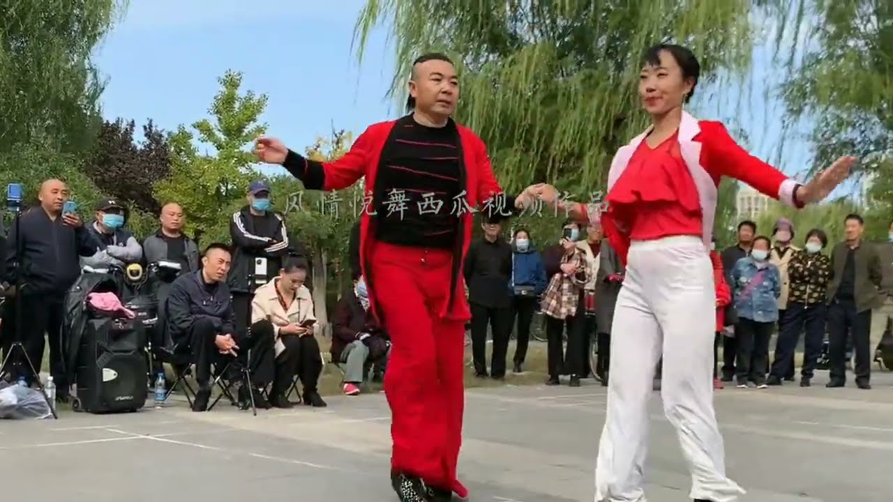 沫飞和阿连挑战高难吉舞，秀出高难舞技，令在场的人真是大饱眼福