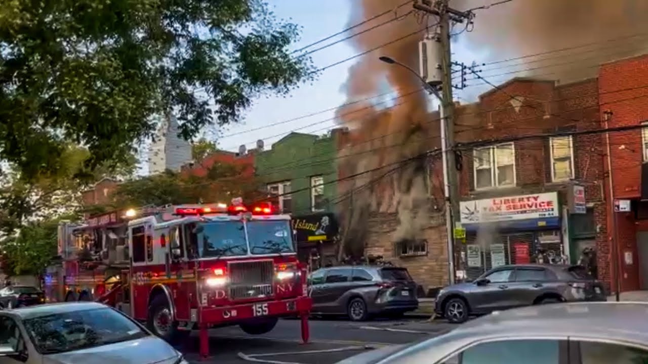 **PRE-ARRIVAL** FDNY BATTLES 4-Alarm FIRE in Queens - Box 1950 114-46 Sutphin Boulevard 
