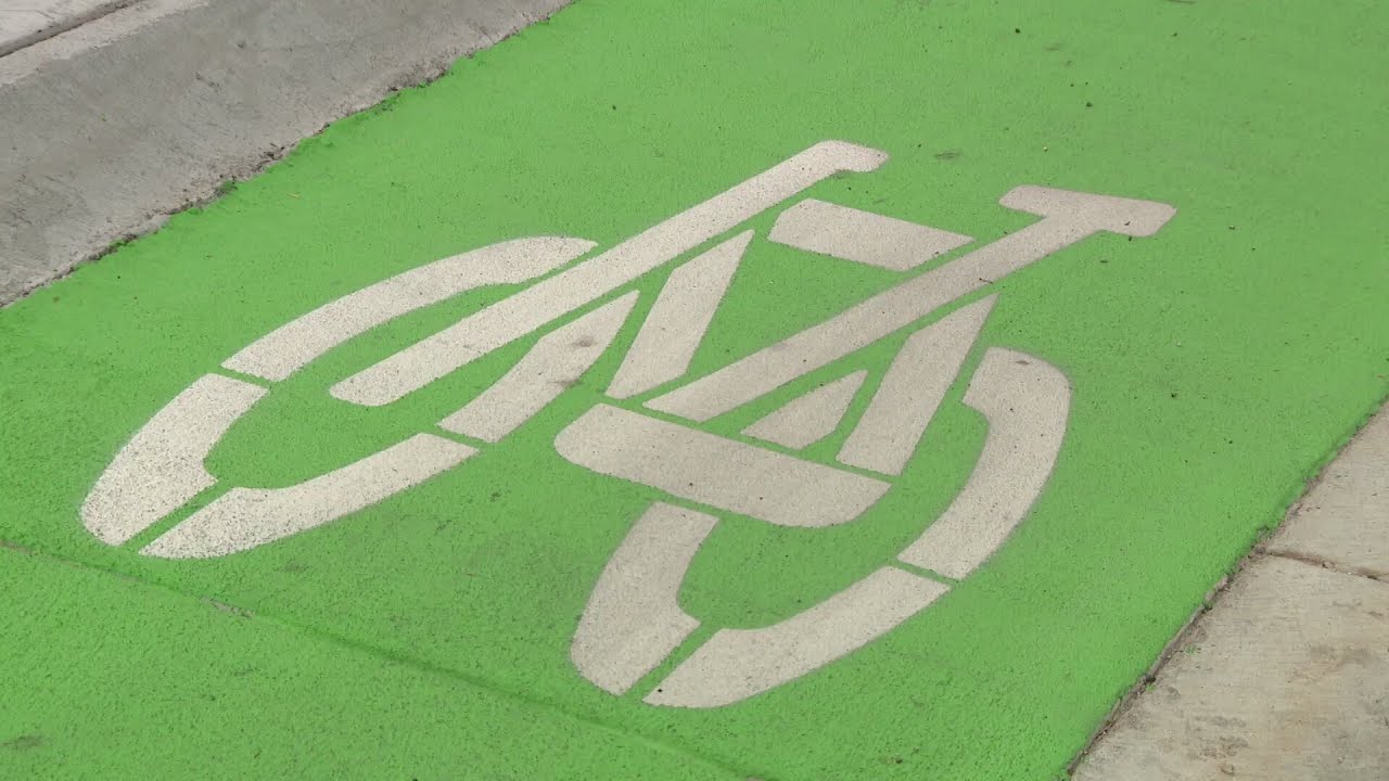 Mayor Johnson celebrates 100 miles of new bikeways in Chicago, 500 miles more to come - Evening News