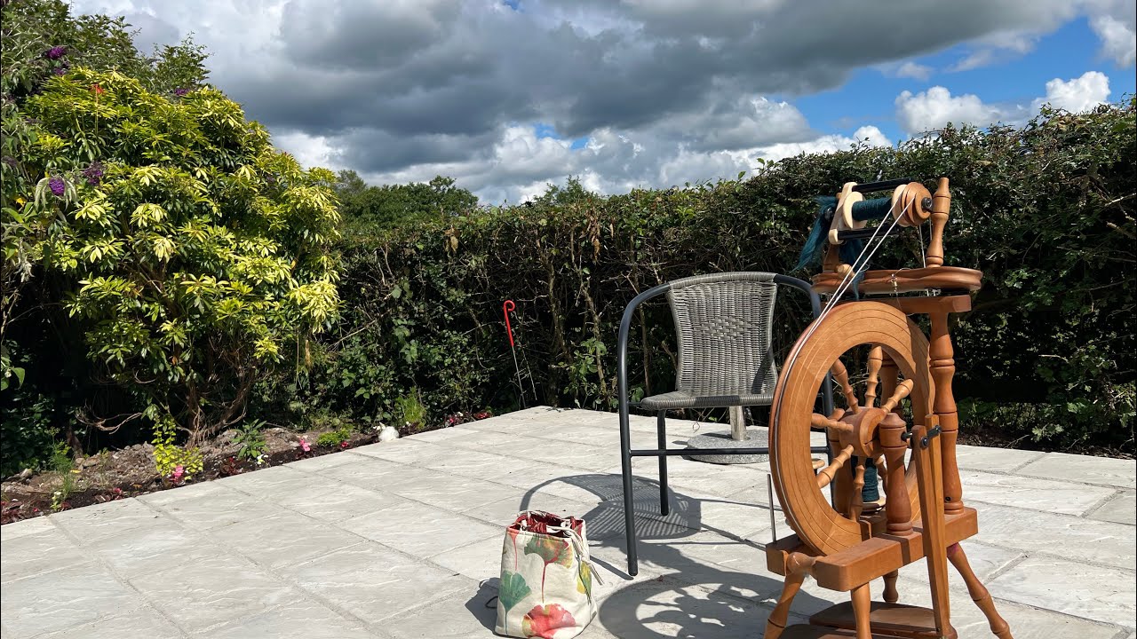 Garden spinning - Babbles Travelling Yarns podcast