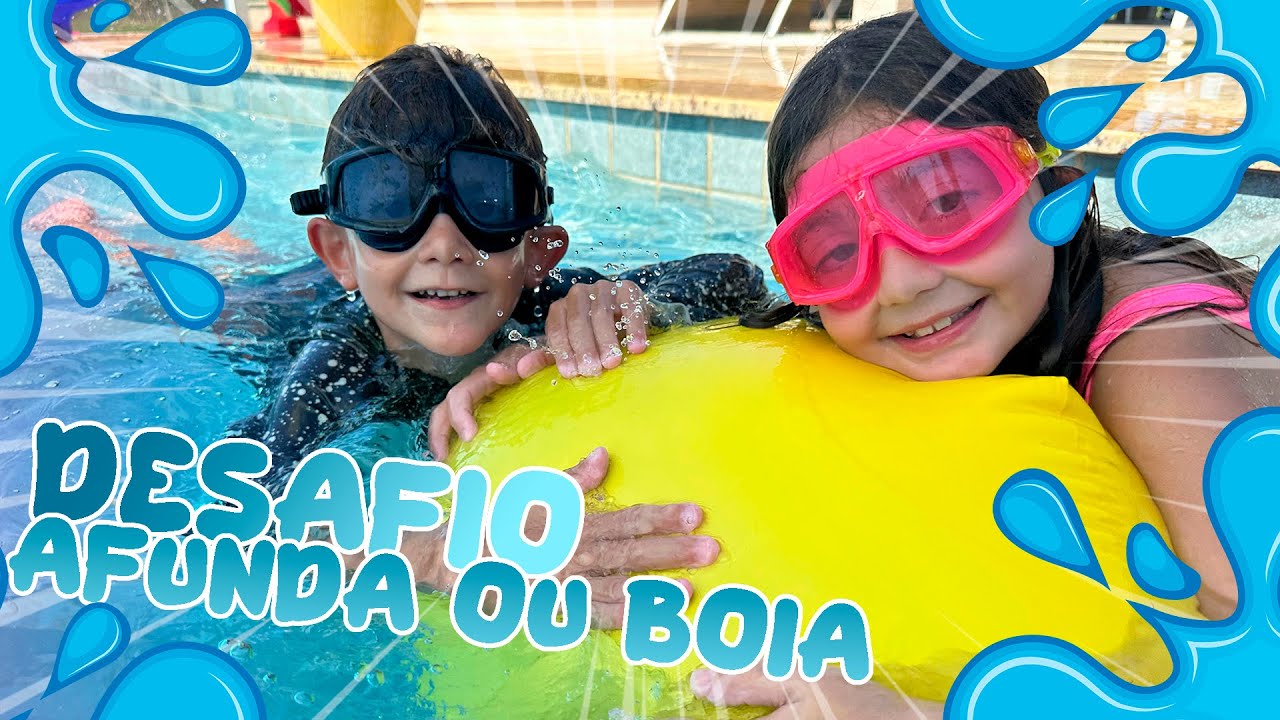 BOLAS COLORIDAS NA PISCINA
