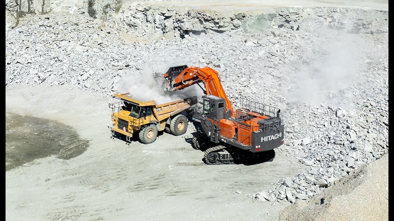 Hitachi & Tug Nix Part of Family Tradition for Hills Machinery