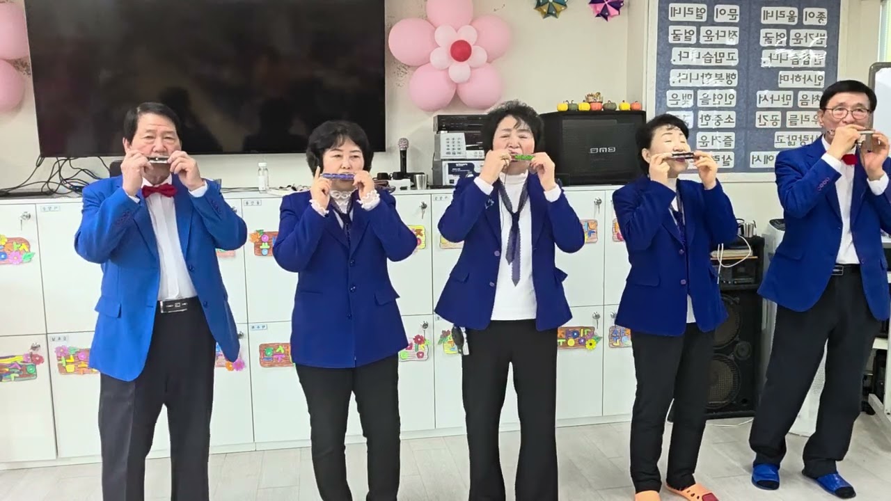 어르신들 노래도 잘하시네요/눈물젖은 두만강/김정구/ 예비군서희/ 데이케어 하모니카 봉사