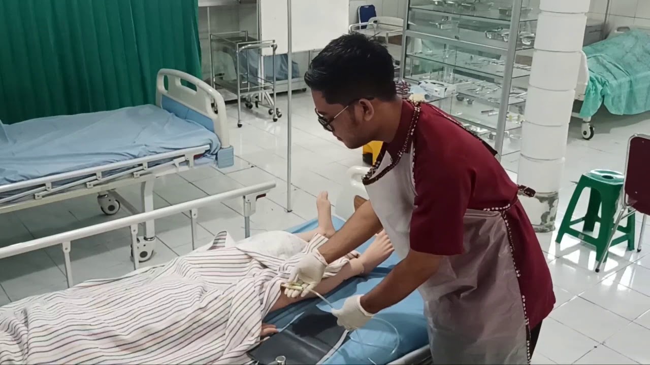 IDK 2: Pengambilan Urin Kateter