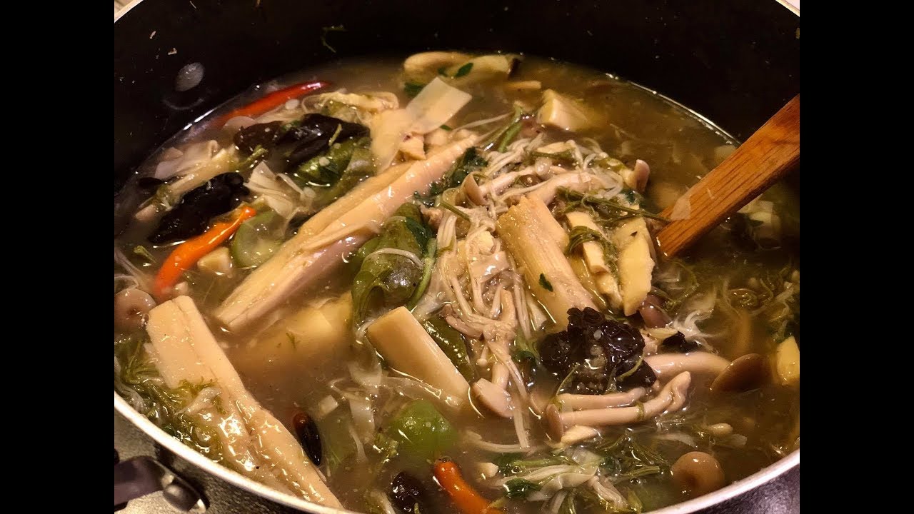 Making bamboo soup แกงหน่อไม้ 3/22/2018