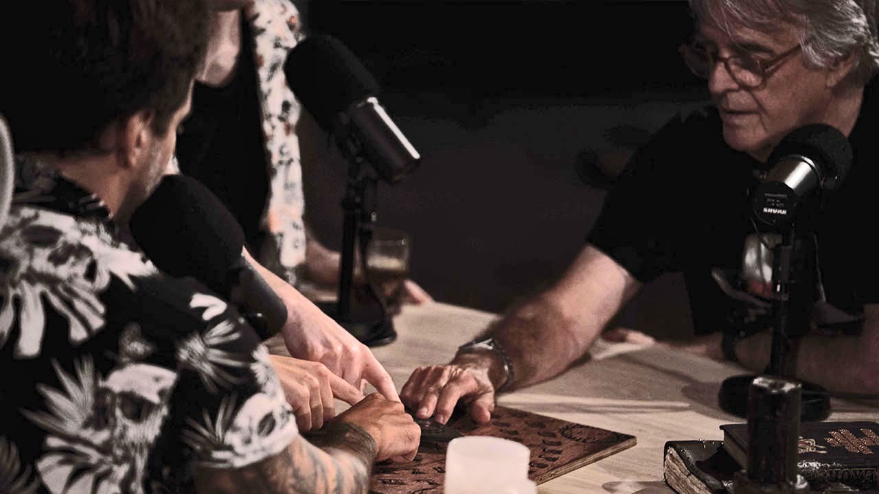 HACIENDO LA OUIJA EN DIRECTO *No sale bien*