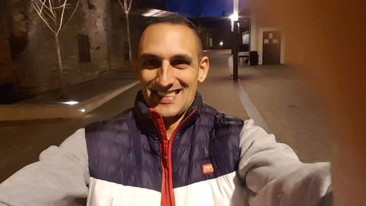 2021.Wörös produkció Kaparos királynak Gyurinak sok szeretettel.Cover-Azt az egyet