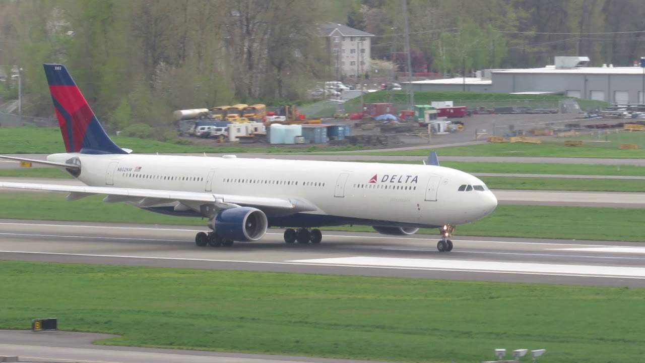 Delta N802NW Airbus A330-300 Takeoff Portland (PDX)