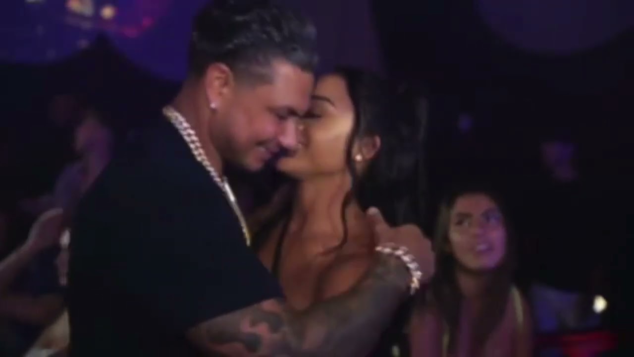 PaulyD & Nikki - PEACHES