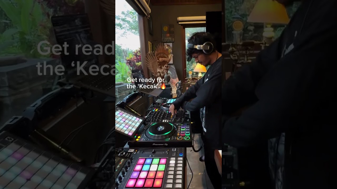 XYRA – The Island of Gods x ARIA (Live Mashup) ⚡ Melodic Techno Ritual