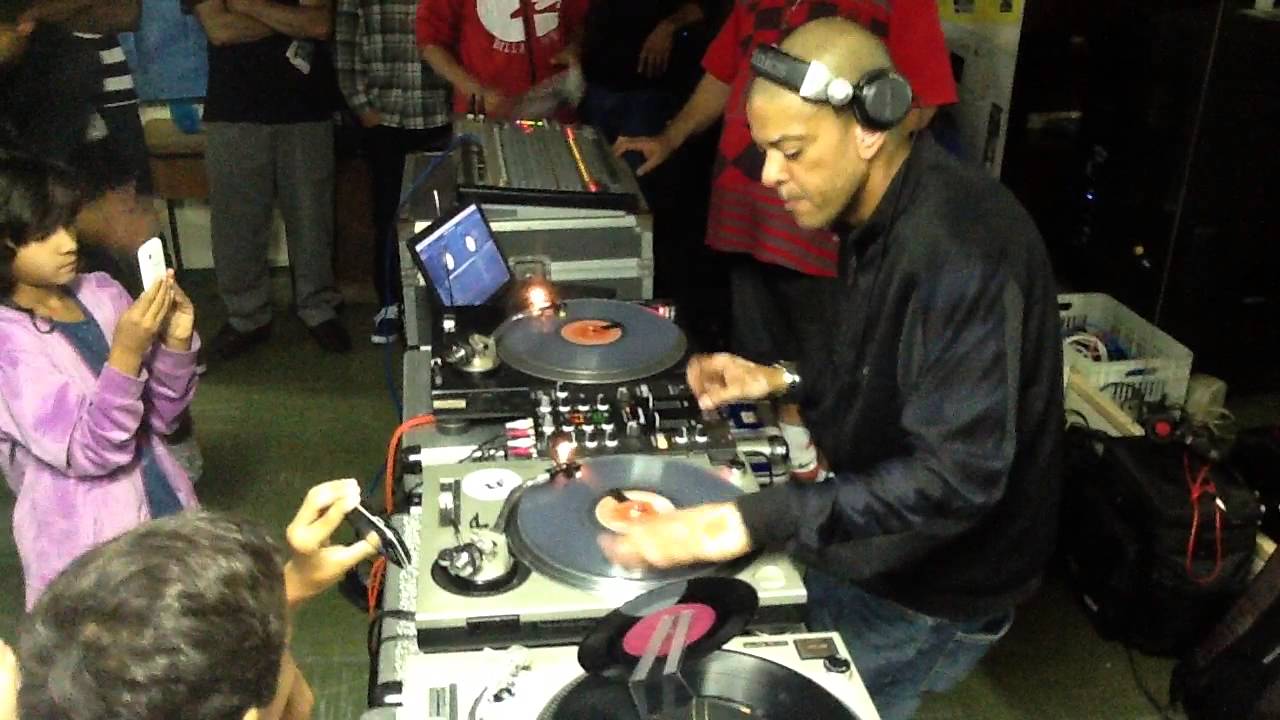 KLJAY NAS QUADRADAS SPECIAL JAMES BROWN (CASA DO HIP HOP SAO BERNARDO - OUT. 2013)