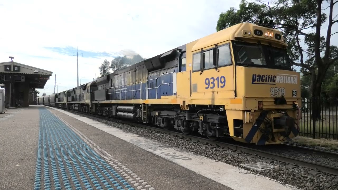 MR933 (8. 50) departing maitland station 9309- 9203 -9316 on 23- 2- 26