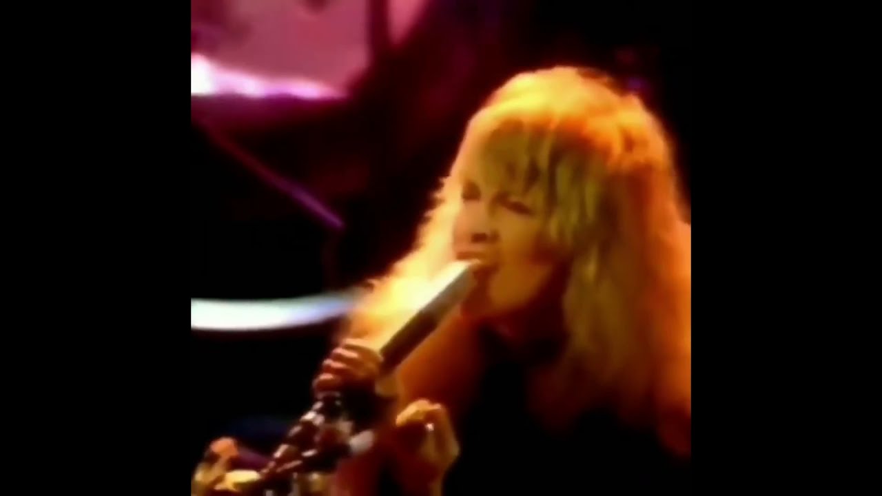 stevie nicks being funny & adorable for 4 minutes straight