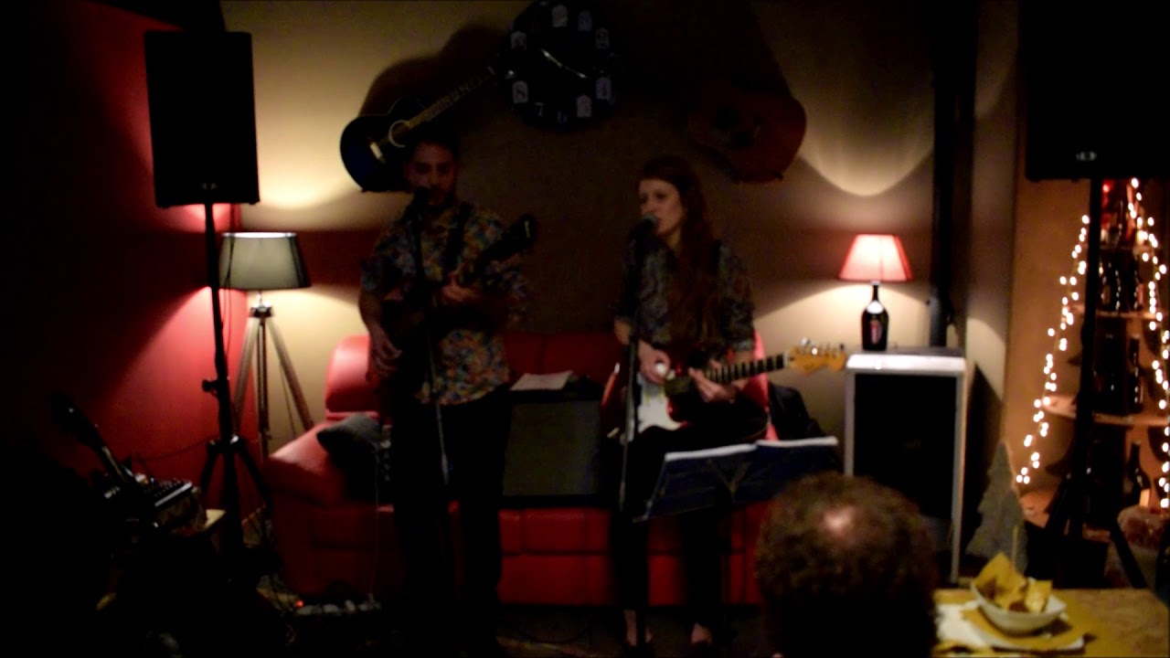 Valerie (AnnEdoti acoustic duo) LIVE