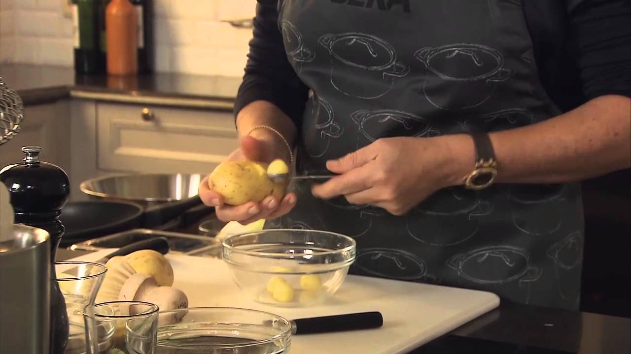 Stoofpot van hert met witloof en girollen