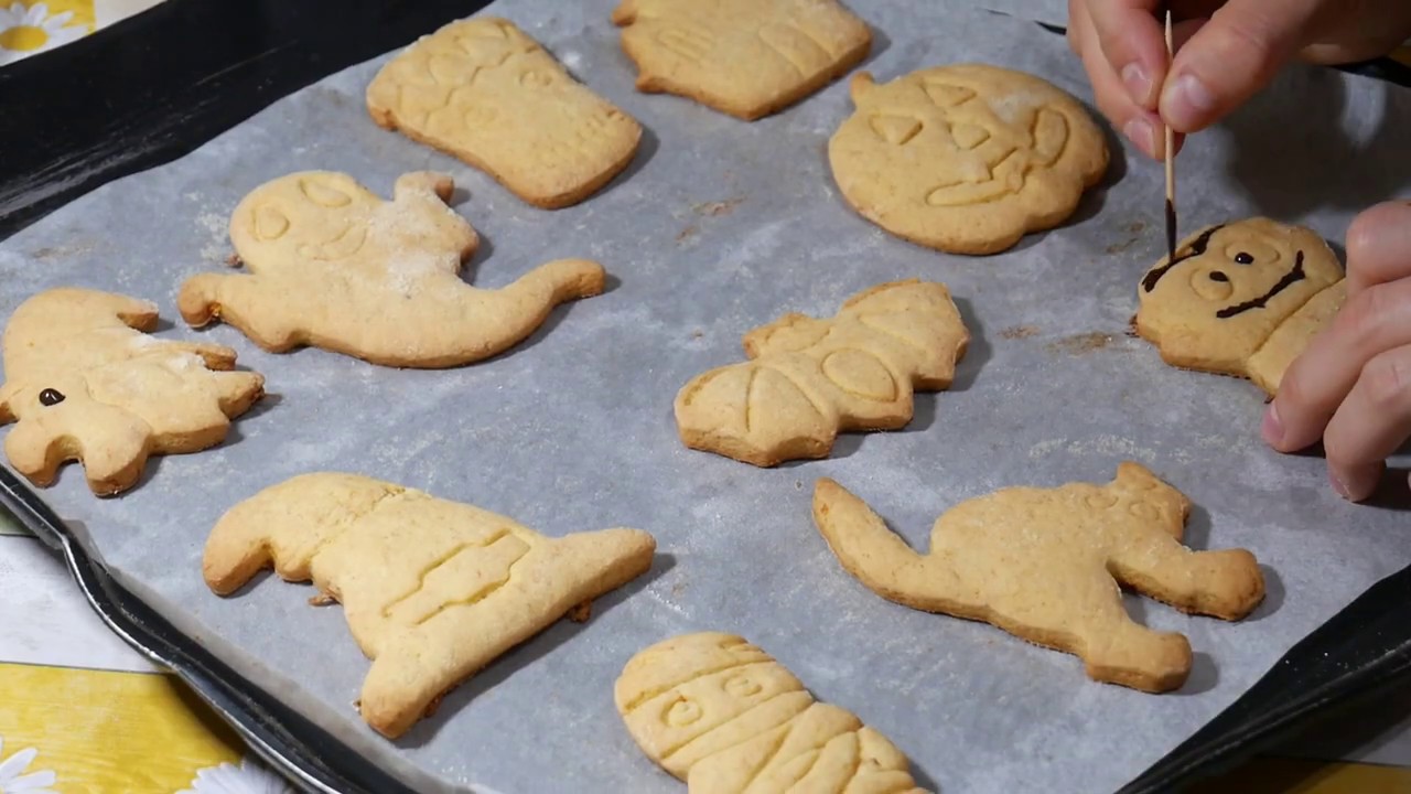 PASTA FROLLA ALLA ZUCCA - BISCOTTI HALLOWEEN SEMPLICI