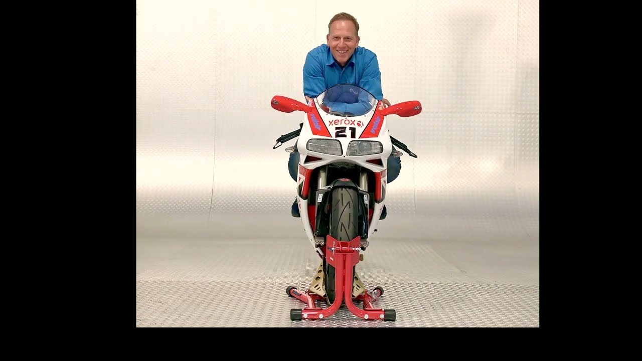 Inrijklem rood | Rintje Ritsma laat 't zien | Datona.nl | motorstandaard motorklem motor transport