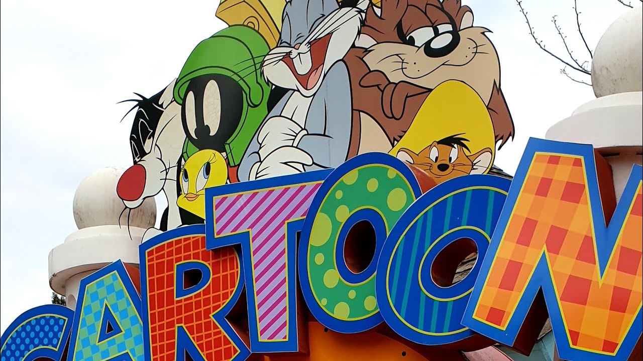 Cartoon Village Parque Warner Madrid 2019, Warner Bros Theme Park Spain with Bugs Bunny & Friends
