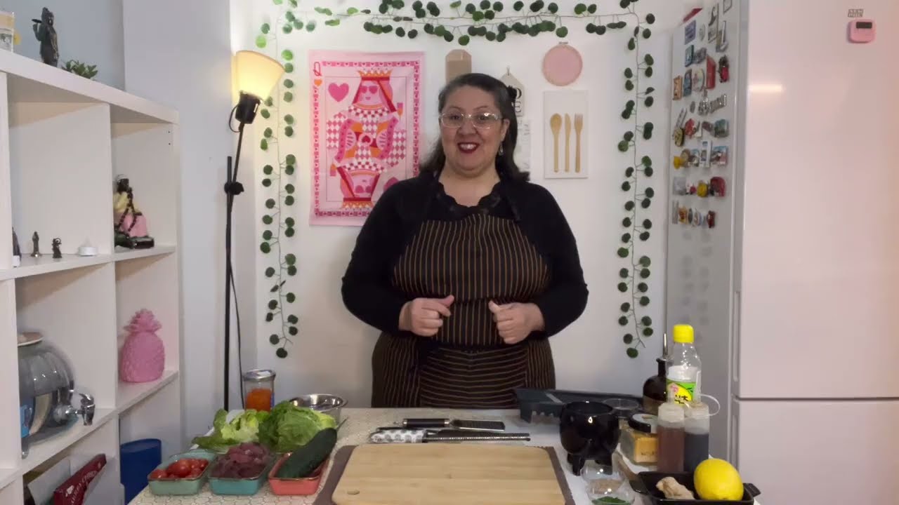 SALADA VERDE COM ATUM FRESCO E SUNOMONO | SALADA ORIENTAL | Tia Bizi Por Aí