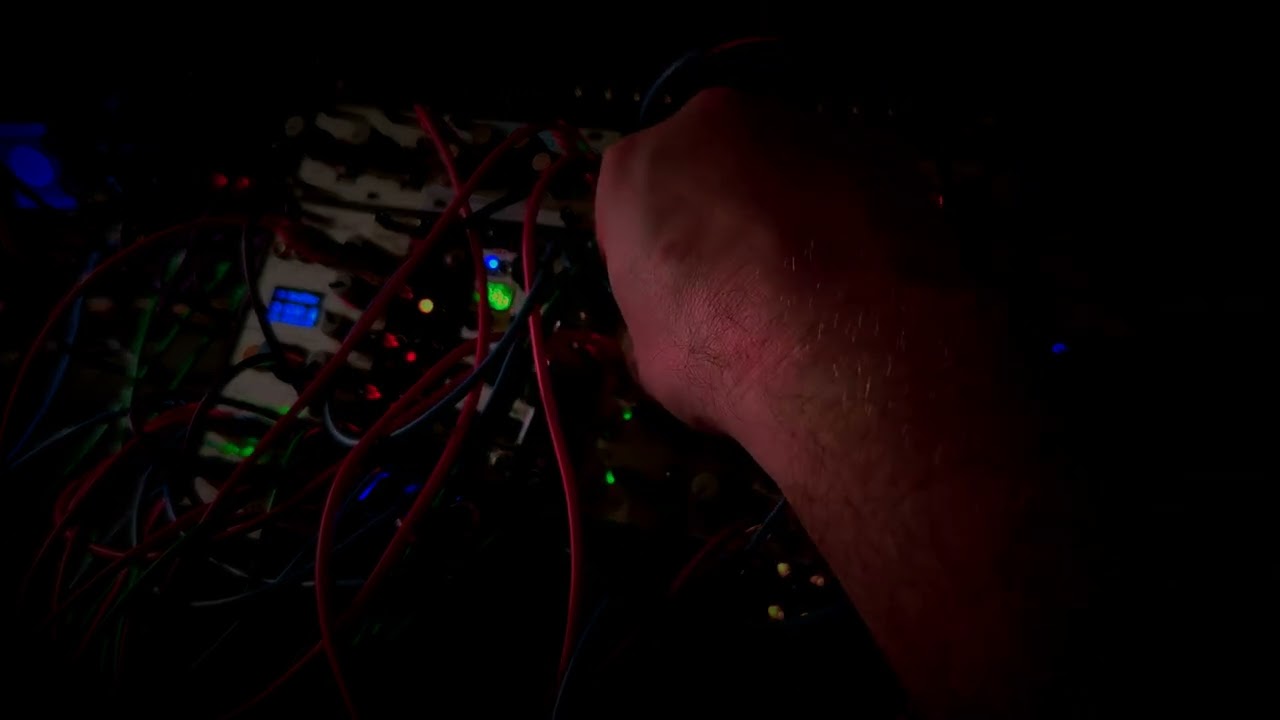 Modular Dark Room: Orchestral Ambient (eurorack // twin waves // plaits // e352 cloud terrarium)