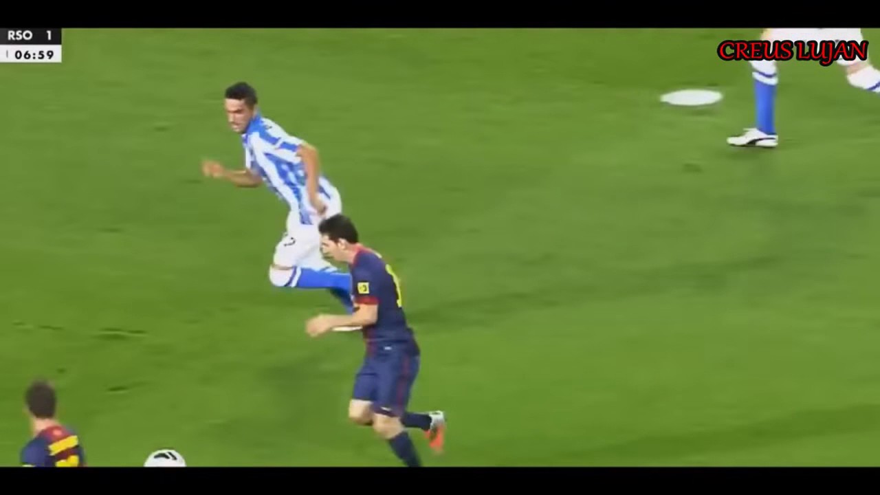 FC Barcelona passing FOOTBALL - SPAIN