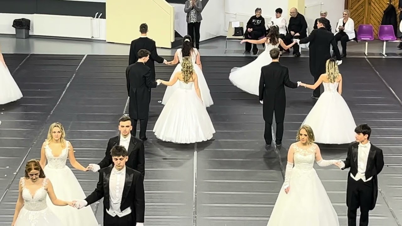 2024-12-13 - Közgé szalagavató - Békéscsaba - bécsi keringő - Love Story