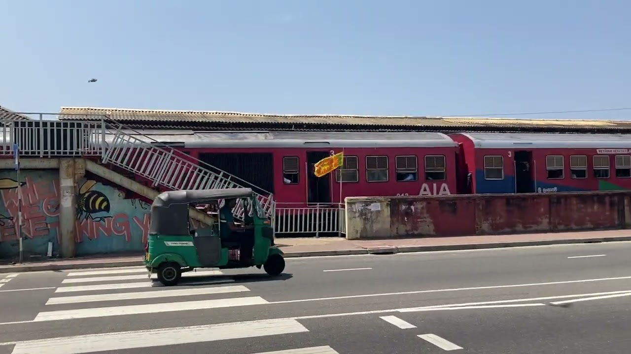 Class S11 🚂 Arriving at Bambalapitiya Railway Station, Sri Lanka 🇱🇰 