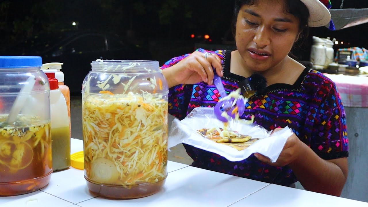 Preparando por primera vez las famosas PUPUSAS en el SALVADOR.