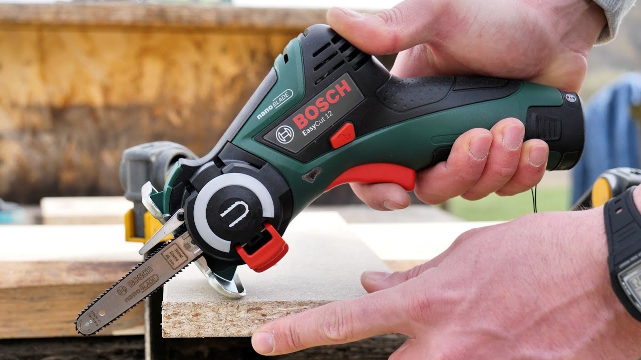 Mini drujba Bosch EasyCut 12 cu acumulator 12V si panza NanoBlade
