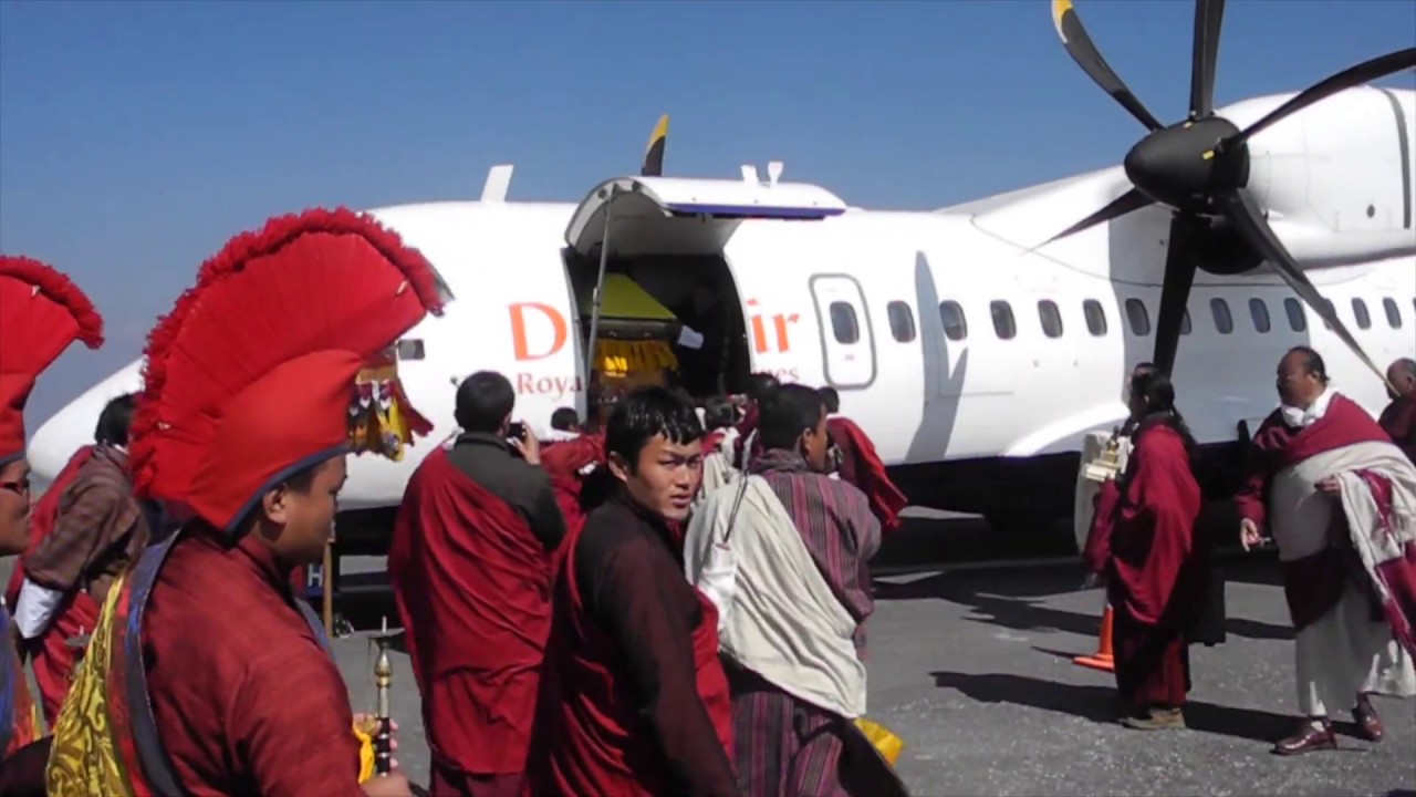 Yongphula airport - Bhutan  - cockpit view