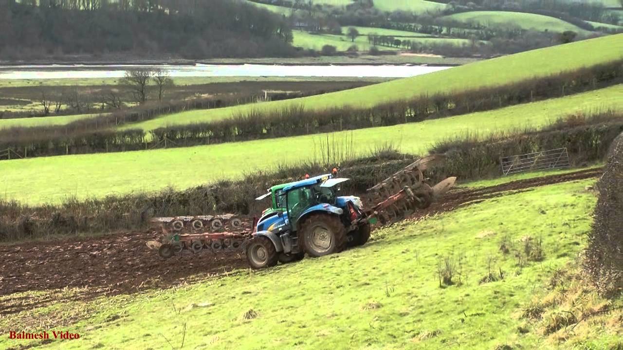 Ploughing in Pairs. - John Deere 6930 and New Holland TS135.