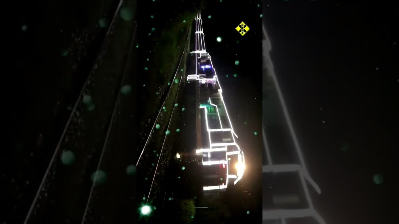 Trem iluminado da Rumo
