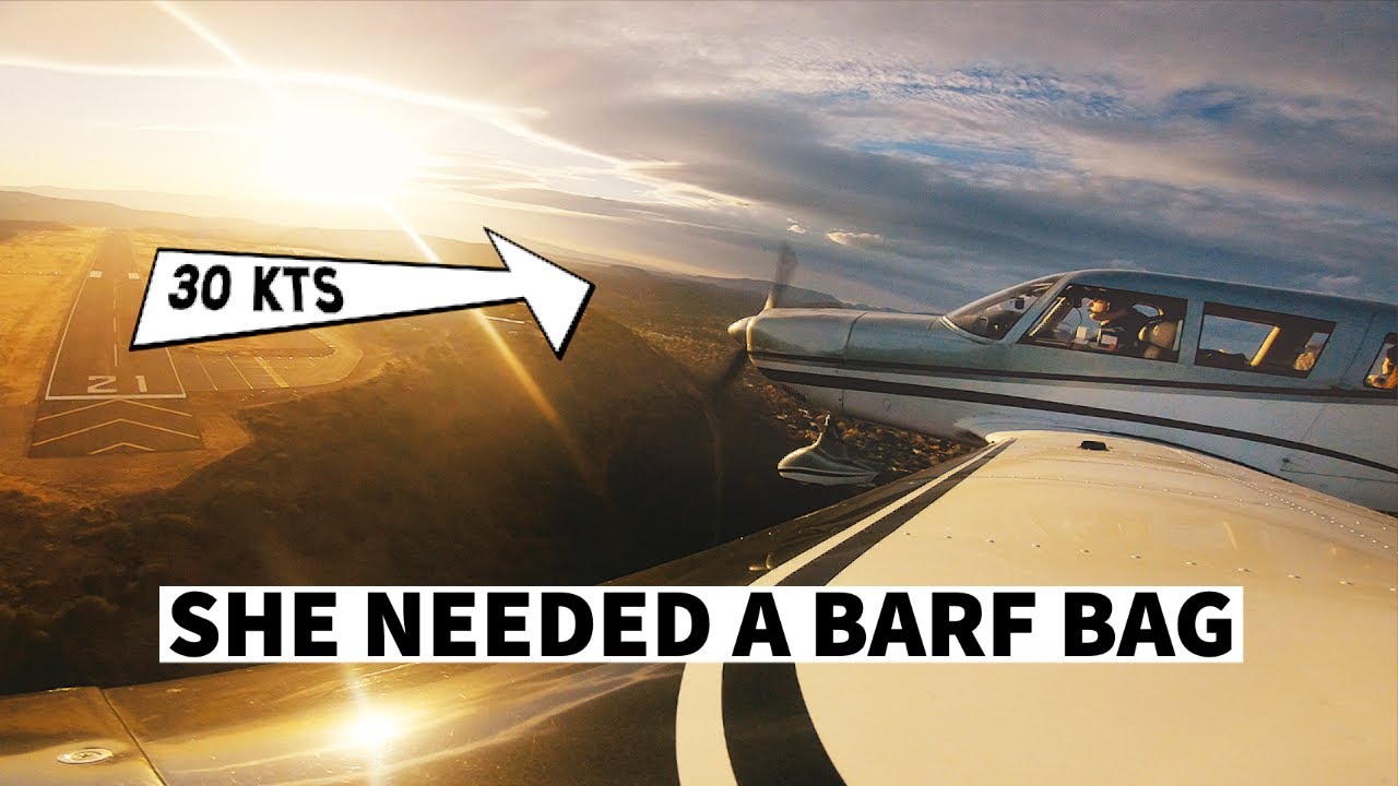 Посадка при сильном боковом ветре в одном из самых сложных аэропортов Америки