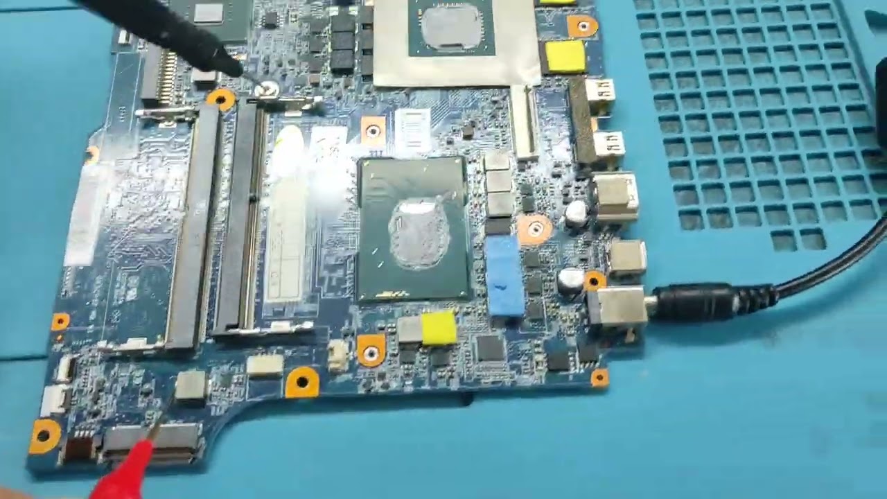 Monster ABRA A7 V11.1 Laptop Tamiri Güney Chipset Değişimi #notebooktamiri #chips #monsterservis
