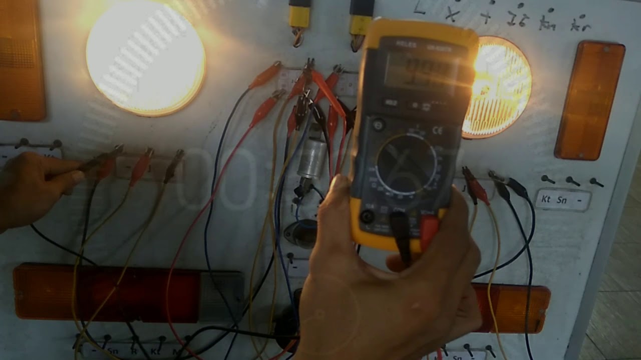 pengukuran TEGANGAN dan HAMBATAN LAMPU KEPALA | SMK OTOMOTIF | TKRO