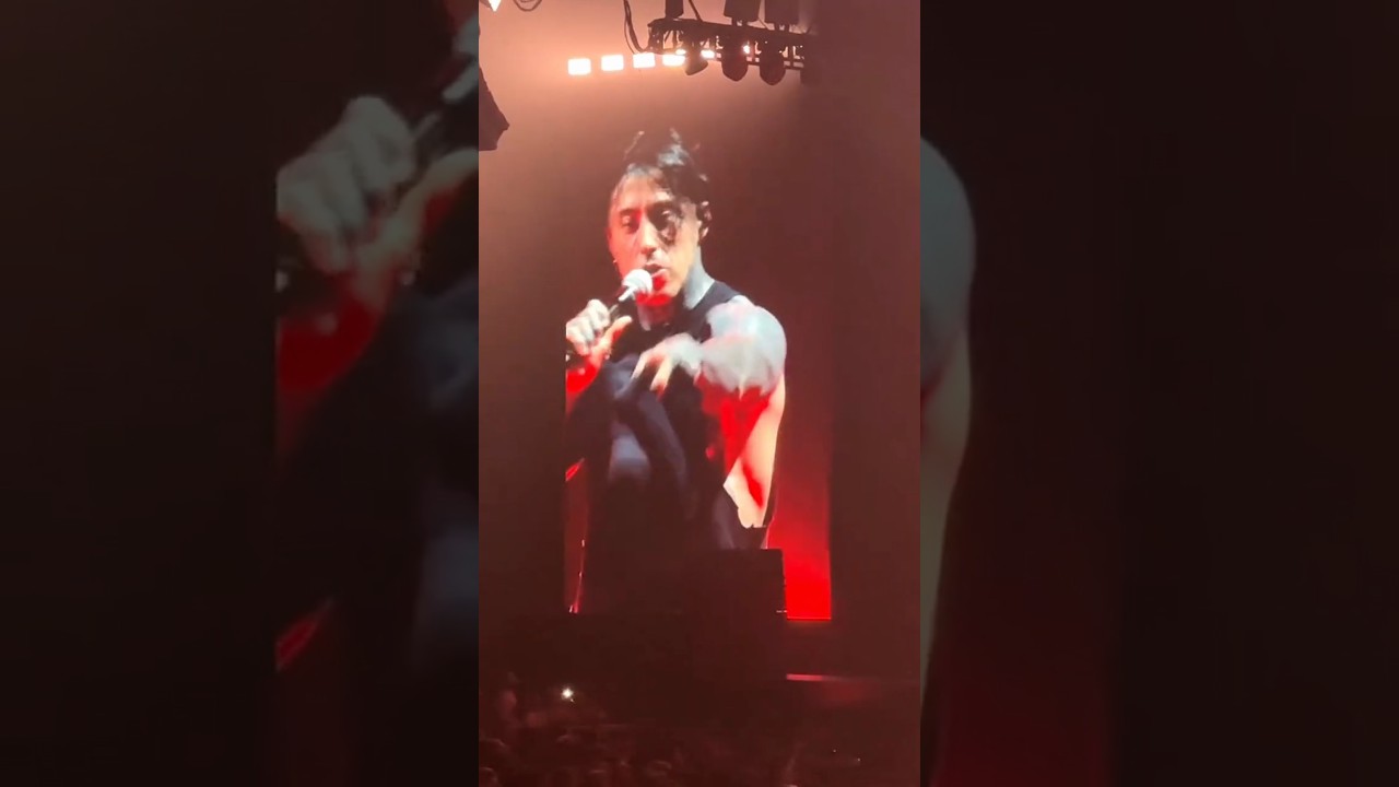 Ronnie Radke explaining how gross is to sexualize performers on stage (Brisbane, 3/18/2025)