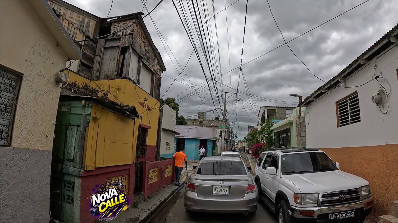 ¿Qué barrio es este? 👀 From Santiago? Name the barrio 👀