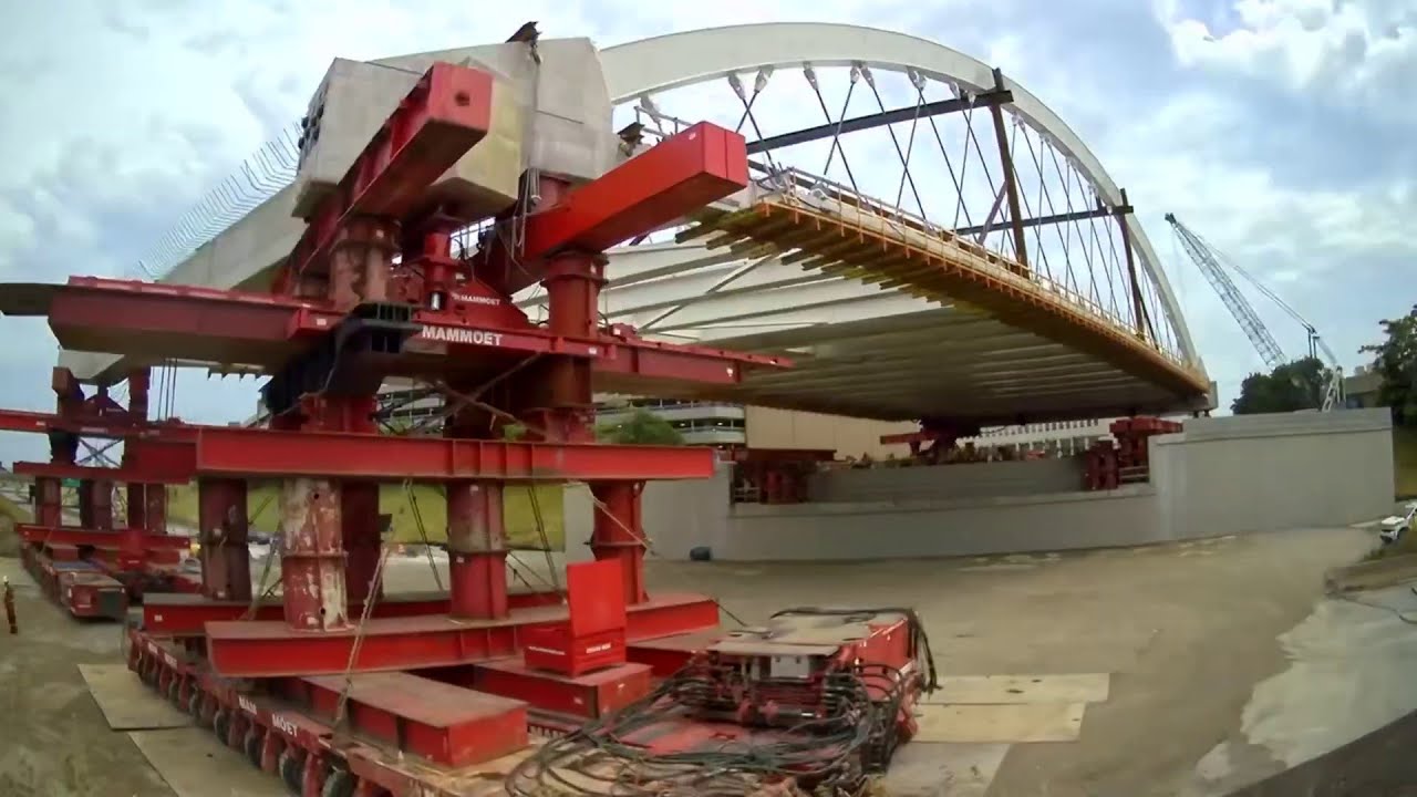 Time-lapse video: Second Avenue Bridge construction in Detroit