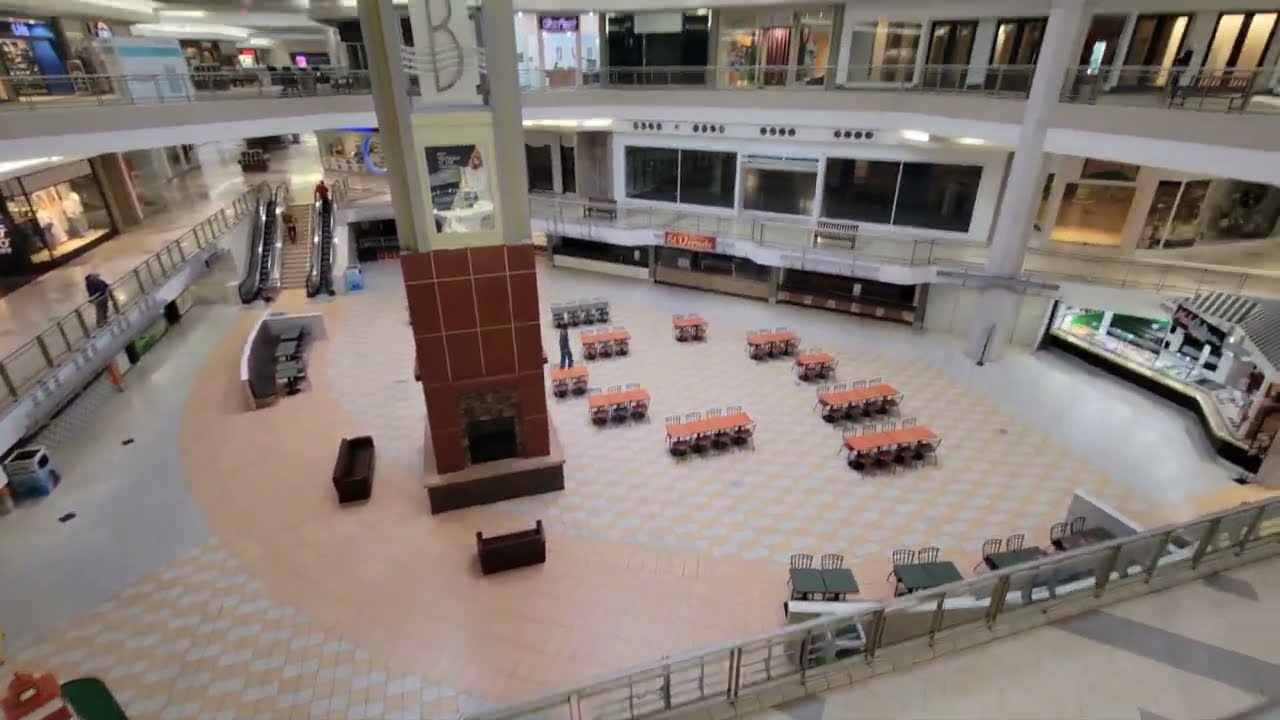 Burnsville Center Dead Mall Walkthrough (Minnesotas Biggest Dying Mall)